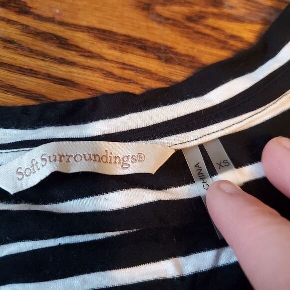 Soft Surroundings black&white cold shoulder croche - Picture 2 of 4